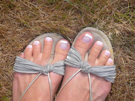 4 Ways To Pamper Aching Feet