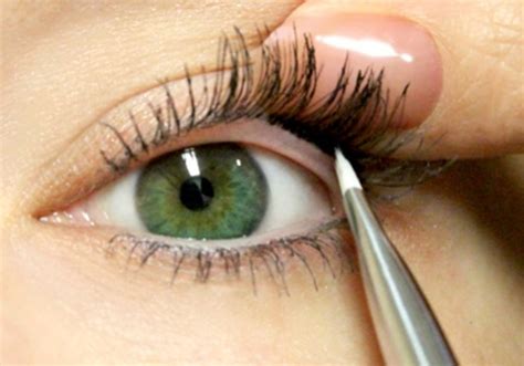 5 Makeup Tricks To Make Eyes Look Smaller Bellatory