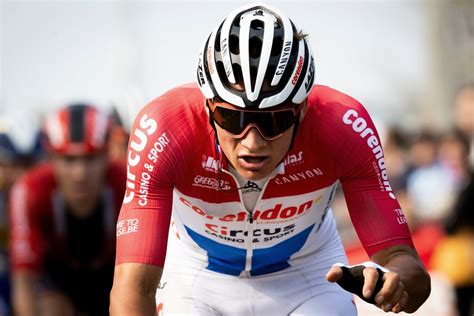Le podium avec mathieu van der poel 1er, laurens swweck 2e et david van der poel 3e. CYCLISME. Mathieu van der Poel pense au Tour de France... 2021