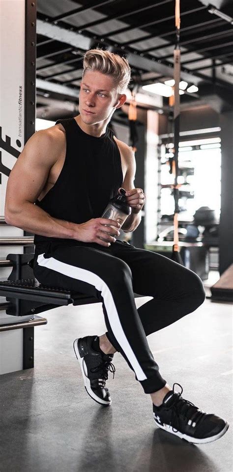 13 Hot Gym Outfits Ideas For Men To Copy In 2019 Workout Outfits For Men Gym Outfits For Men