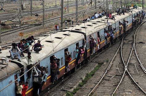 Mumbai Rail System Pits Cool Vs The Crowds The New York Times