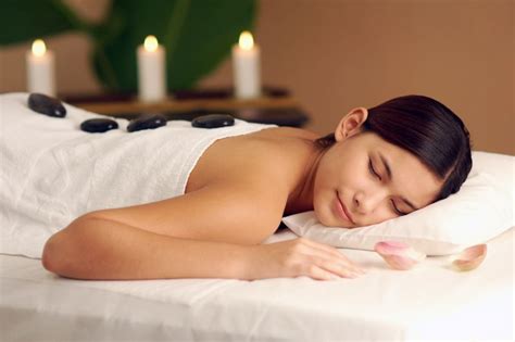 Hot Stone Massage Rarinjinda Wellness Spa In Chiang Mai Thailand