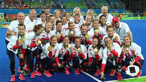 maddie hinch saves four penalties as great britain s women win hockey gold olympics news sky