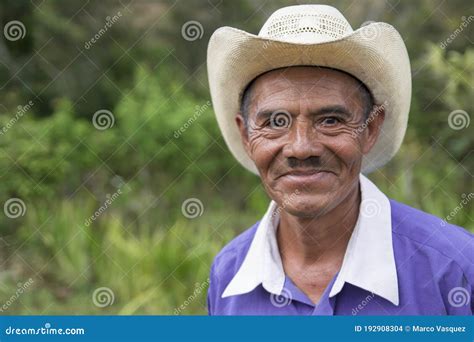 Anciano Con Sombrero Hondureño Tradicional Imagen de archivo editorial