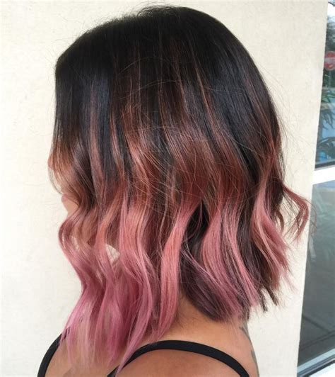 Dark Brown Bob With Pastel Pink Balayage Brown Hair With Pink Highlights Rosa Highlights Brown