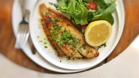 Pour sauce meuniere over filets. Sole Meuniere Recipe with Butter Sauce | Simple. Tasty. Good.