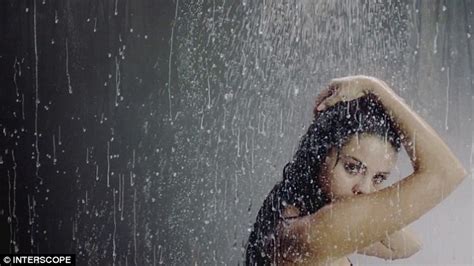 Selena Gomez Strips Down For Steamy Shower Scene In Music Video For Good For You Daily Mail Online