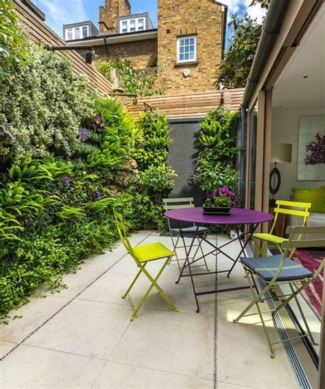 Living Green Small Courtyard With Lush Green High Walls Small