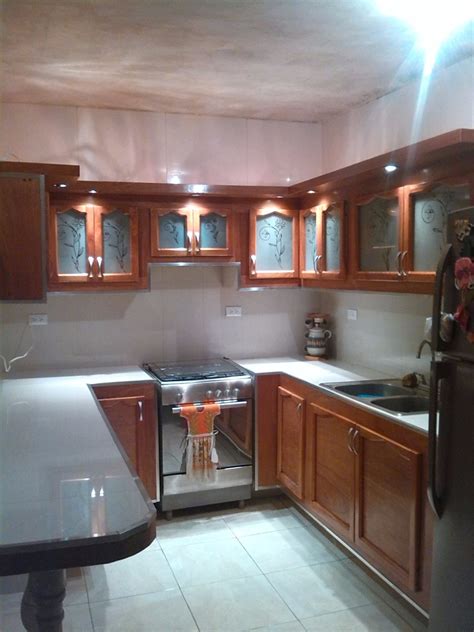 Los gabinetes de cocina son parte vital en el funcionamiento de la cocina, pero por su ubicación son también ideales para imponernos renovar la apariencia de la cocina aprovechando para decorar los. Gabinetes De Cocina Economica - Bs. 700,00 en Mercado Libre