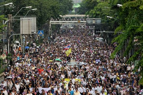 Protests Escalate In Bangkok Rattling Government And Raising Fears Of Clashes The New York Times
