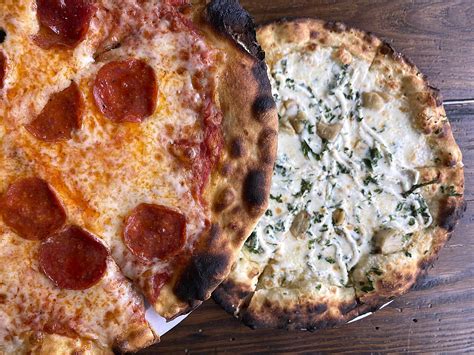 52 Weeks Of Pizza Truth Pizzeria Restaurant Rocks A Hybrid New York
