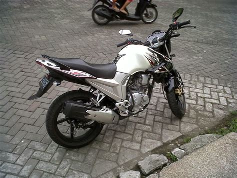 Yamaha scorpio 2011, yang saya modifikasi menjadi big track di episode kali ini, gak hanya yamaha scorpio 2009 yg standarnya msh kurang terlihat lbih gagah kini saya modif hampir. Scorpio Z Modifikasi Trail - Thecitycyclist