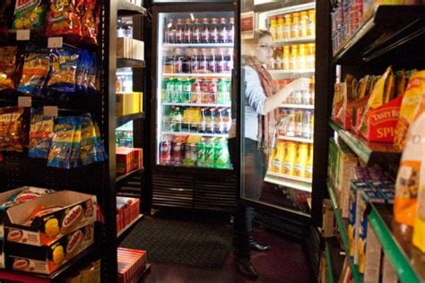 Saturday night meal swipes will be redeemable only at hutchinson commons between 4:30 and 7:30 p.m. Locations and Hours of Operation | UChicago Dining