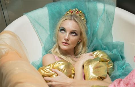 Quickclipshq 1 минута 29 секунд. Carol Trentini revela sua porção cantora com exclusividade ...