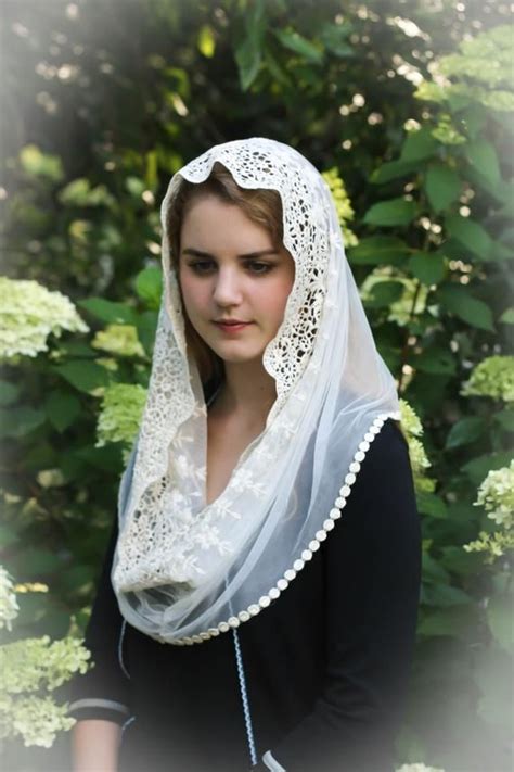 Evintage Veils Ivory Lace French Chapel Veil Mantilla Head Covering