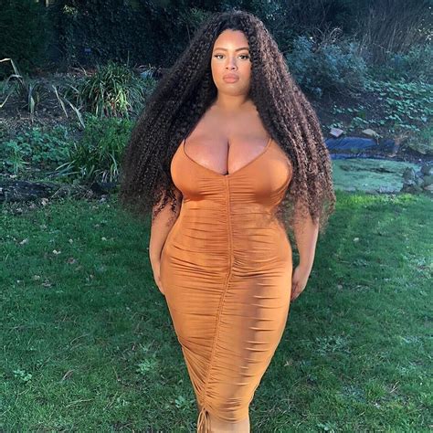oi hey 😘 dress from fashionnovacurve 😍 20 off code yathbeauty novababe hair bundles from