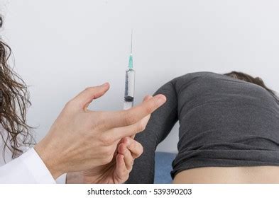 Injection Buttock Boy Gambar Foto Stok Vektor Shutterstock