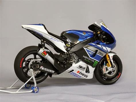 Please note!.the bike is priced to sell ??xxxx no offers, no p/x or swaps ect, cash oncollection and no time wastersthe left side plastic panel has been stolen (cost about ??xx??� hence the. Racing Scale Models: Yamaha YZR-M1 V.Rossi 2013 by K'S ...