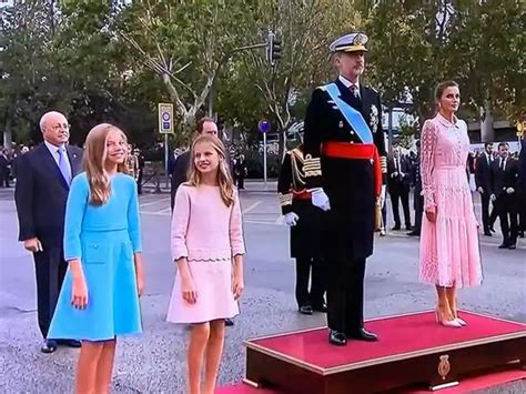 La Reina Letizia Estrena Su Vestido Más Bonito En El Desfile Del Día De