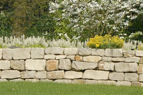 Grünen garten tasche lebendige mauer garten tasche vertikalen wand alcazaba garten mit seinen treppen kleine mauern grüne büsche sichtschutz für den garten infos und ratgeber obi eine grüne insel hinter mauern der klostergarten im saftig grüne englisch ummauerten garten an einem sommertag. Gartenmauer | Galabau Mähler | Mauer Garten