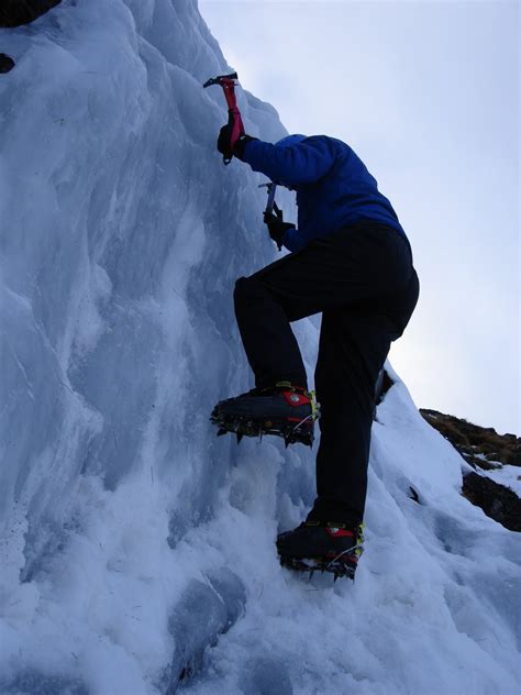 Introduction To Snow And Ice Climbing Mountain Guides Scotlandmountain