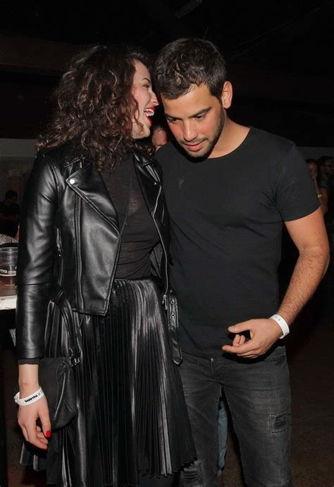 בנעוריה למדה בבית הספר התיכון לאמנויות תלמה ילין, במגמת תיאטרון. מתעתע! זה משתתף "האח הגדול" שמבלה עם המנחה קורין גדעון ...