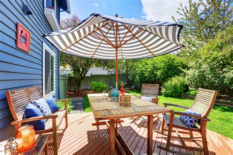 Why Outdoor Umbrellas Are Great As Shade For Decks