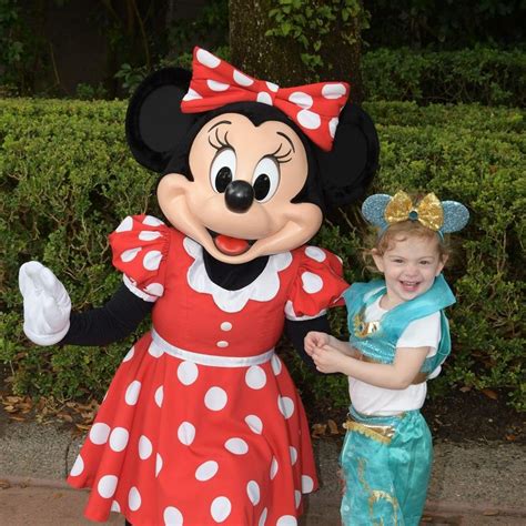 Seeing My Daughters Face When She Met Minnie Mouse Is Why I Love