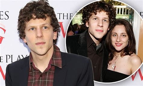 Jesse Eisenberg Reportedly Welcomes First Child Daily Mail Online