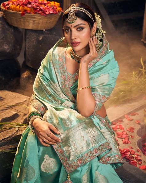 Akanksha Puri On Instagram No Indian Girl Can Ever Say No To The Magic Of Saree