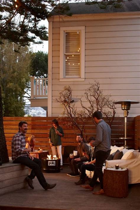 Horizontal fences are a popular choice for privacy screen panels. Horizontal fence panels - modern garden fence design ideas