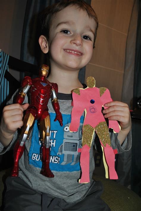 Happy Crafty Kids: Action Figure Paper Dolls - Iron Man