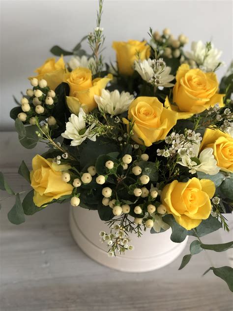 Golden Wedding Present Anniversary Flowers Flower Centerpieces