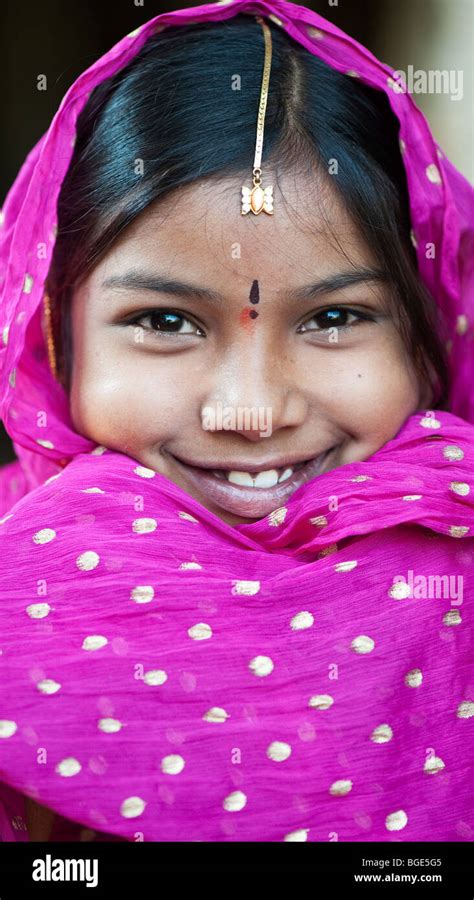 fille indienne hindou souriante banque d image et photos alamy