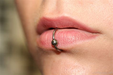 12 Neat Labret Piercings