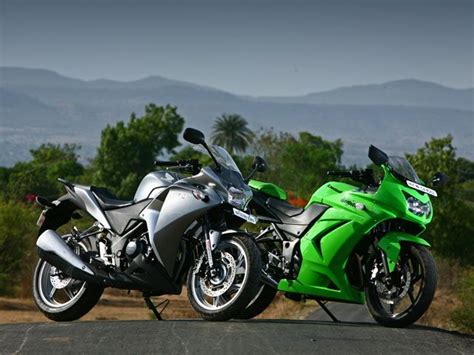 The cbr is fuel injected which is awesome, but it's about 23hp vs 32hp on the ninja, that extra power could be handy if you're. Honda CBR250R vs Kawasaki Ninja 250R : In Comparison ...