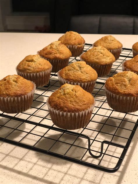 [Homemade] Fluffy banana muffins! : food