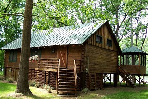 Nice and cozy after a fun time at winterplace ski resort just minutes away. Pet-Friendly Cabin Rental in Luray, Virginia