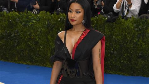 Nicki Minaj Promises Shell Pay For Fans College Costs On Twitter