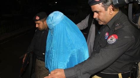 afghan green eyed girl pakistan deports sharbat gula bbc news