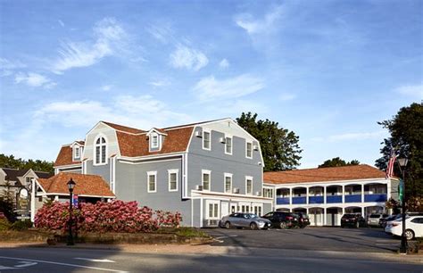 Travelers eager for a bit of culture can stop by ogunquit playhouse, while those wishing to experience the area's natural beauty can explore ogunquit beach and goose rocks beach. Grace White Barn Inn and Spa - UPDATED 2017 Prices & Hotel ...