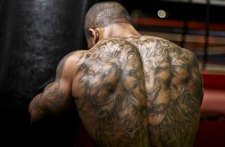 Tatuaje espalda completa hombre cara de lobo. Tatuajes en la espalda para hombres » Ideas y fotografías