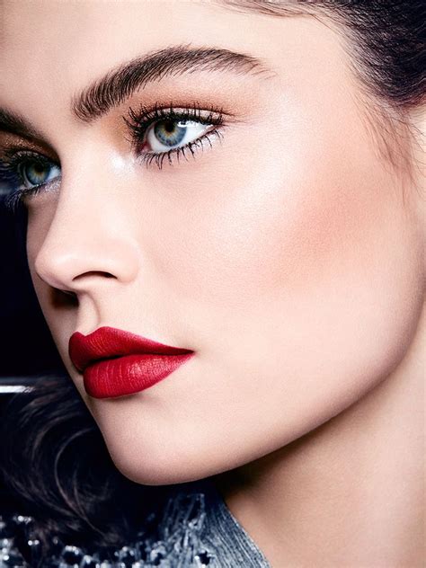 Check Out The 2015 Holiday Makeup Trend On Maybelline For Beauty