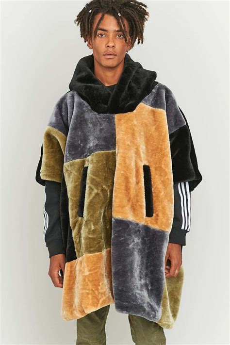 Unikatowe, personalizowane i ręcznie robione przedmioty z marynarki i płaszcze naszych sklepów. PAUSE Picks: Top Fur & Teddy Coats To Buy Now - PAUSE ...
