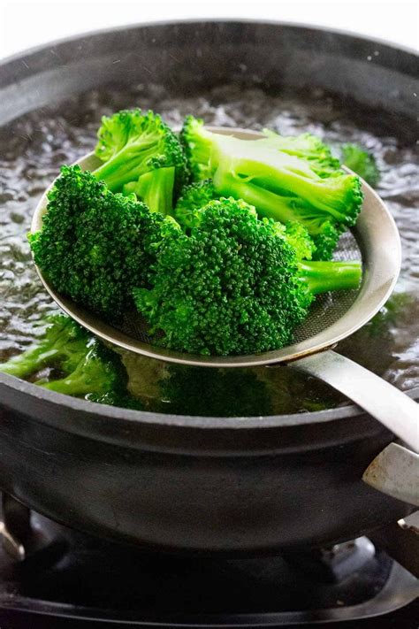 Learn How To Cook Broccoli 5 Different Ways By Microwaving Steaming