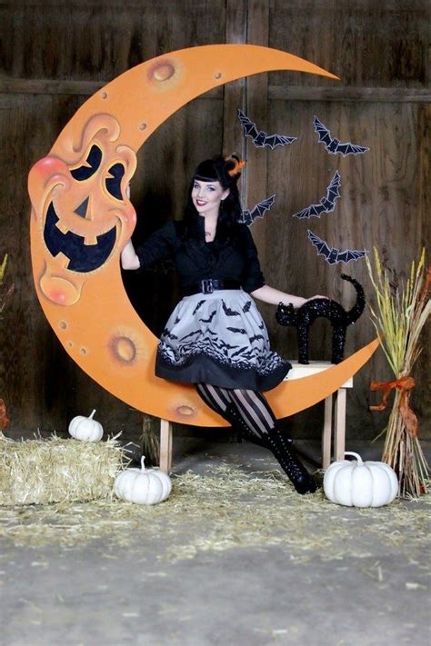 30 Spook Tacular Halloween Photo Booth Ideas