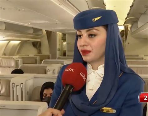 شاهد أول مضيفة سعودية تروي تجربتها في التحليق وخدمة المسافرين على متن