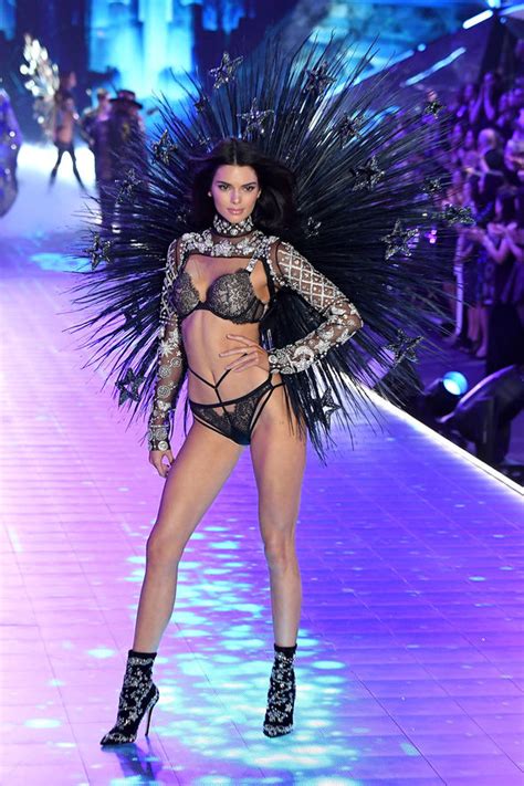 Kendall Jenner Wears Jaw Dropping Lace Bra On Victorias Secret 2018