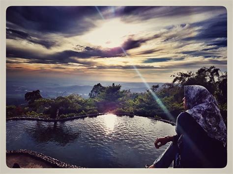 Full 3 menit gunung rowo bergoyang bambang anak pati, 19/01/2021. #Gunung Rowo Bergoyang : Unik Soto Kudus Dalam Batok Kelapa Ini Nikmatnya Bikin Lidah Bergoyang ...