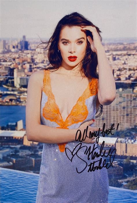 Autograph Signed Hailee Steinfeld Photo